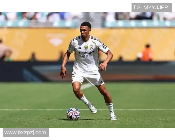 皇马全员集结阿诺德卡瓦哈尔赫伊森塞巴略斯齐聚训练场